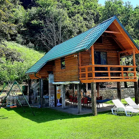 Hacienda Burzic Apartman *